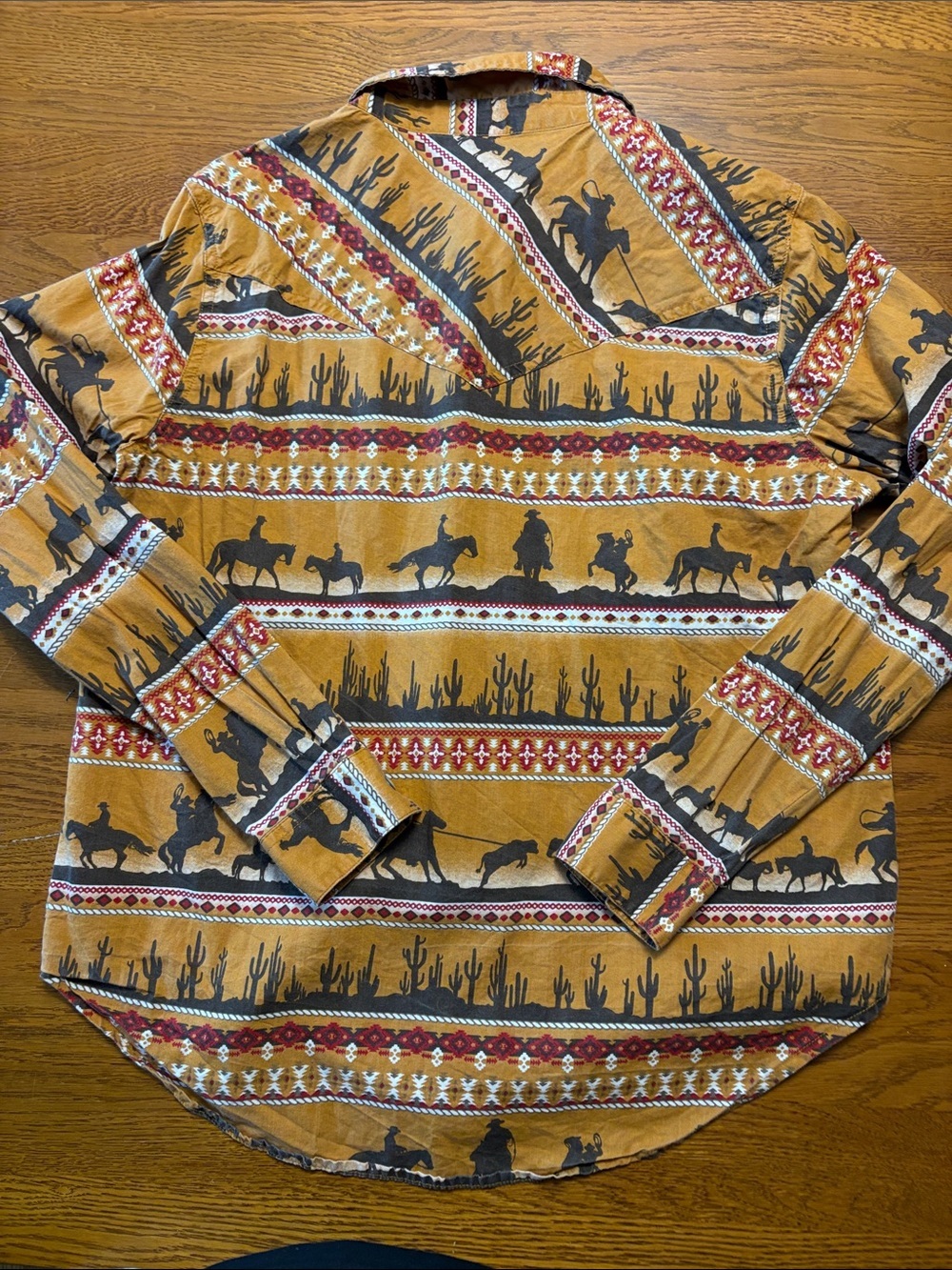 Cruel cowboy button up large fits like a medium Western Print - Picture 6 of 6